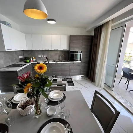 Апартаменты Xemxija 2bed Seafront - Fl 2 By Homely